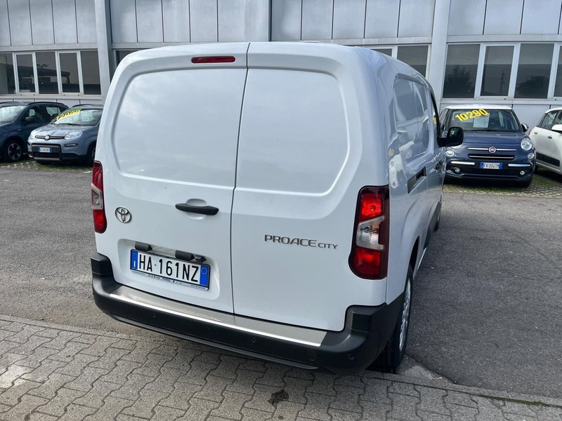 Toyota Proace City nuova a Milano (8)