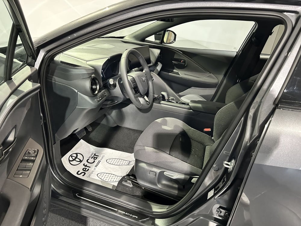 Toyota Toyota C-HR nuova a Milano (11)