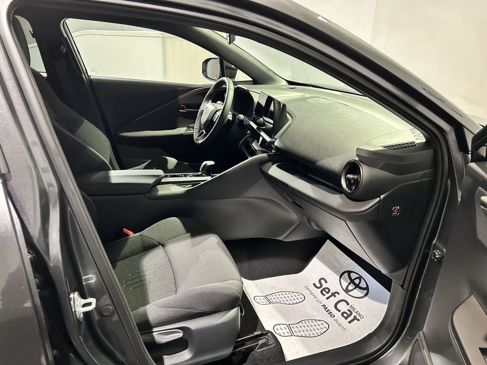 Toyota Toyota C-HR nuova a Milano (12)