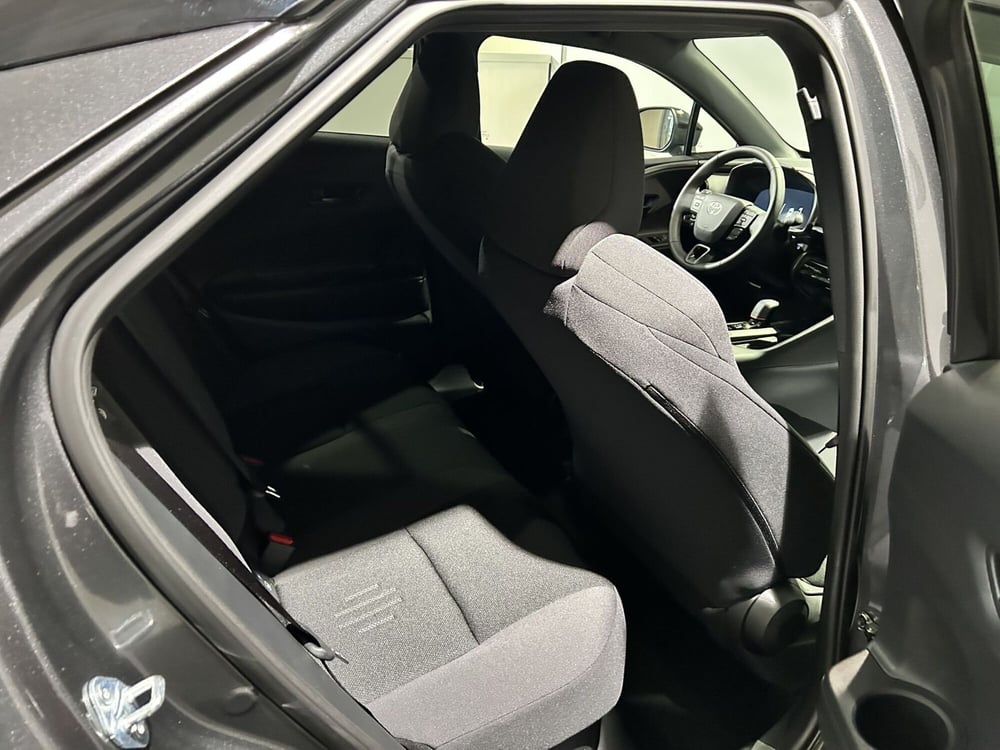 Toyota Toyota C-HR nuova a Milano (13)