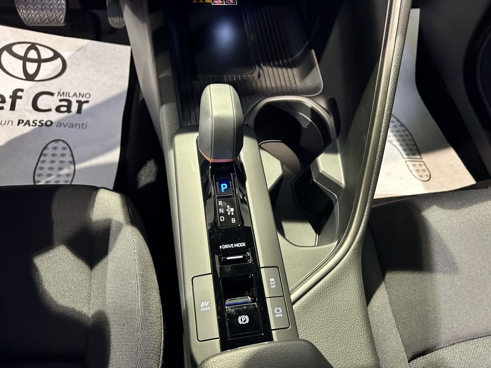 Toyota Toyota C-HR nuova a Milano (14)