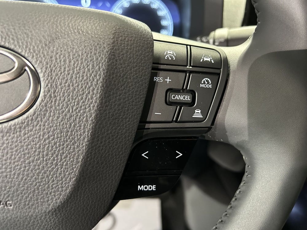 Toyota Toyota C-HR nuova a Milano (16)