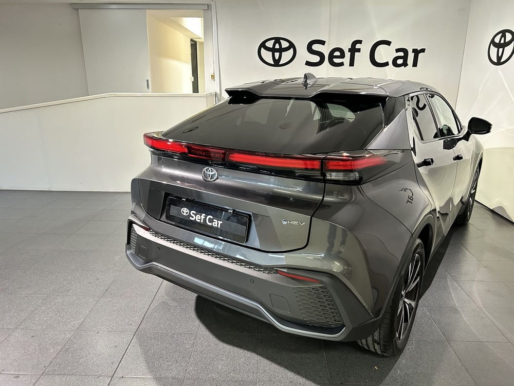 Toyota Toyota C-HR nuova a Milano (4)