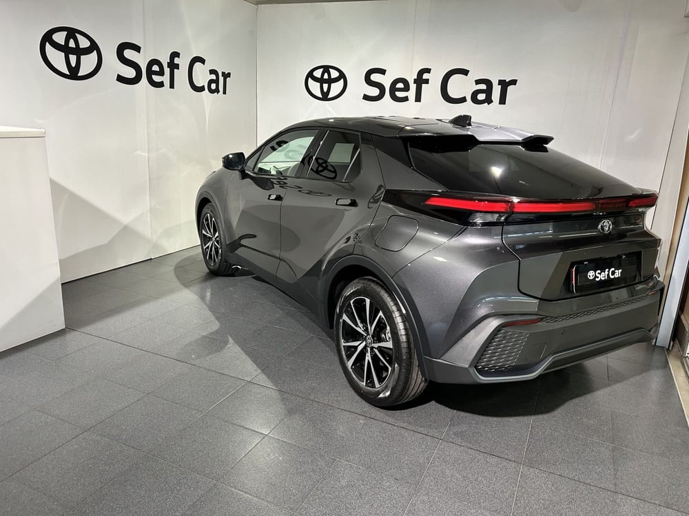 Toyota Toyota C-HR nuova a Milano (5)
