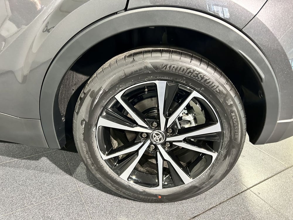 Toyota Toyota C-HR nuova a Milano (7)