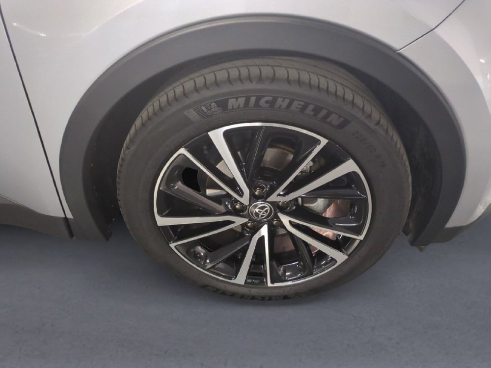Toyota Toyota C-HR usata a Milano (10)