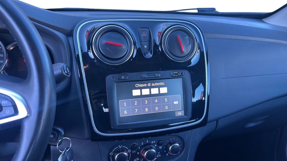 Dacia Sandero usata a Viterbo (13)