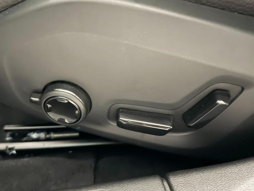 Volvo V60 Cross Country nuova a Como (13)