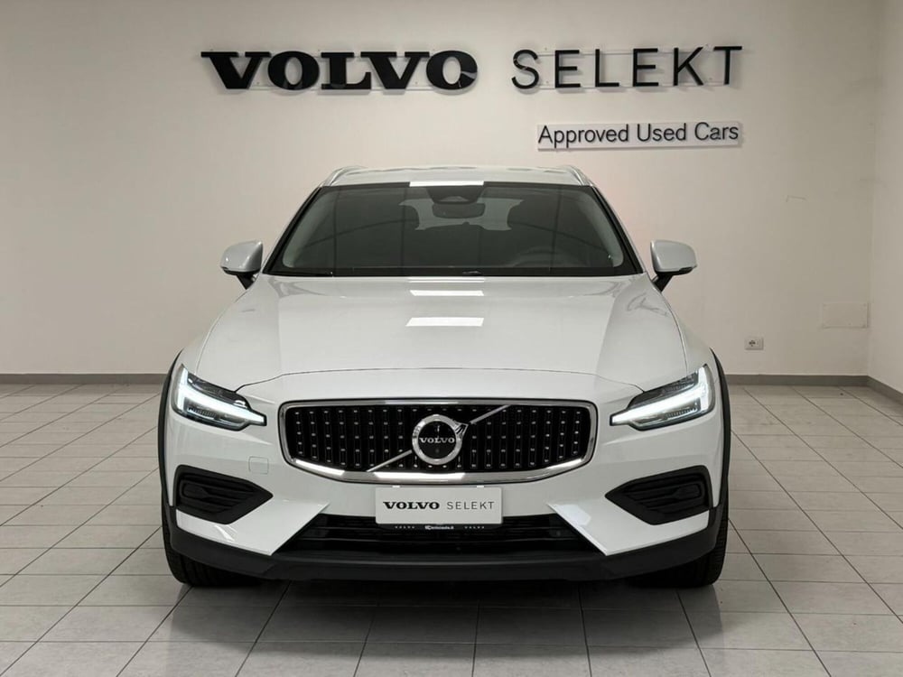 Volvo V60 Cross Country nuova a Como (3)