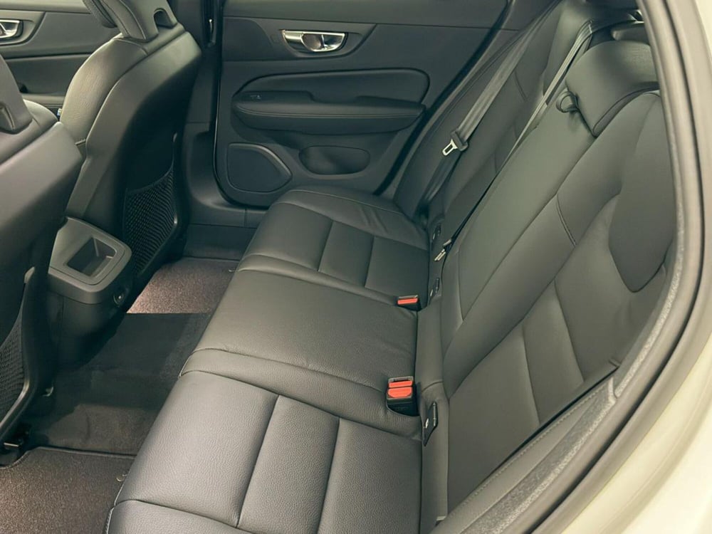 Volvo V60 Cross Country nuova a Como (6)