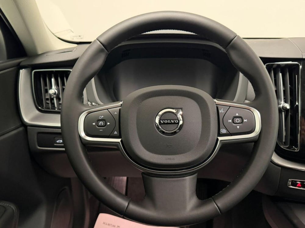 Volvo XC60 nuova a Como (10)