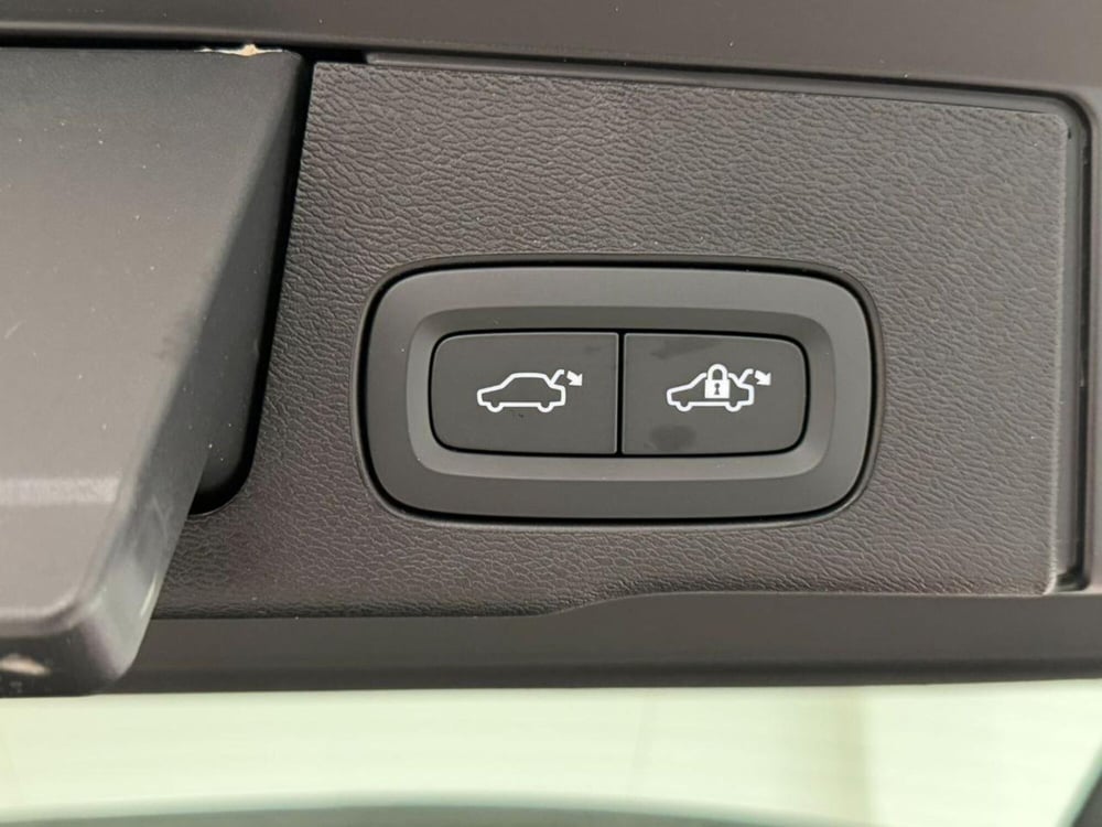 Volvo XC60 nuova a Como (14)