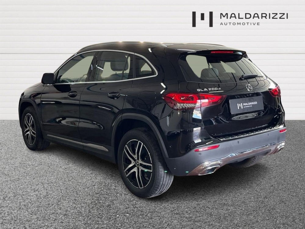 Mercedes-Benz GLA SUV usata a Matera (14)