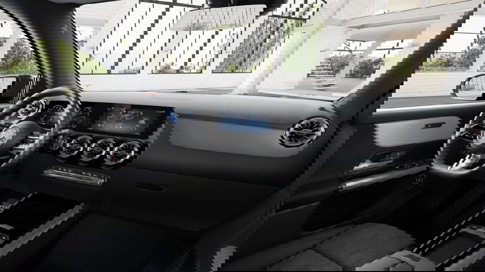 Mercedes-Benz GLA SUV nuova a Monza e Brianza (5)