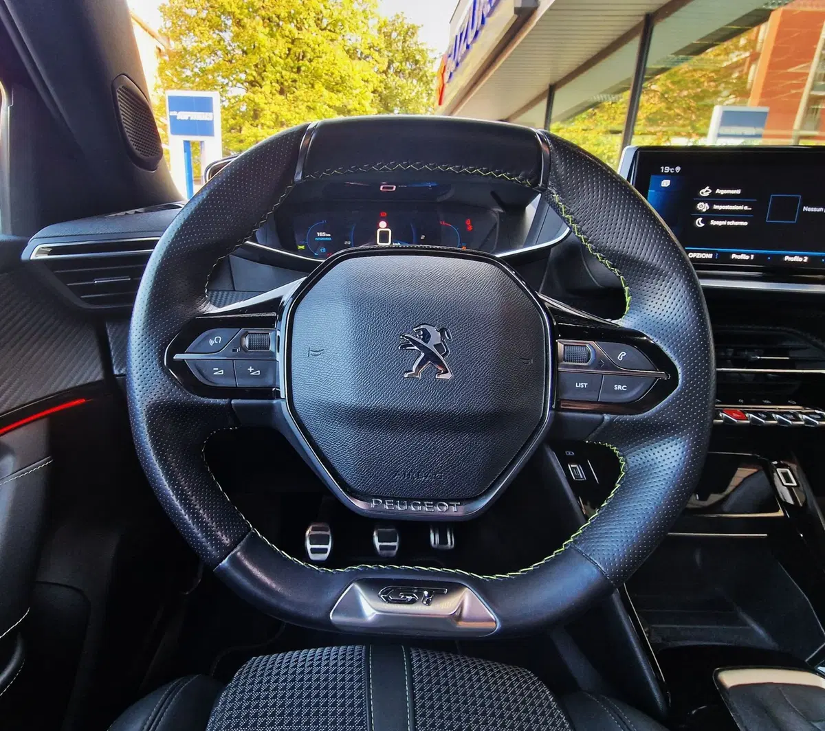 Peugeot 2008 usata a Milano (11)