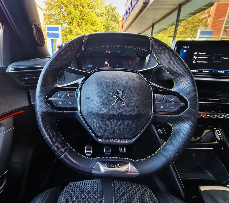 Peugeot 2008 usata a Milano (11)
