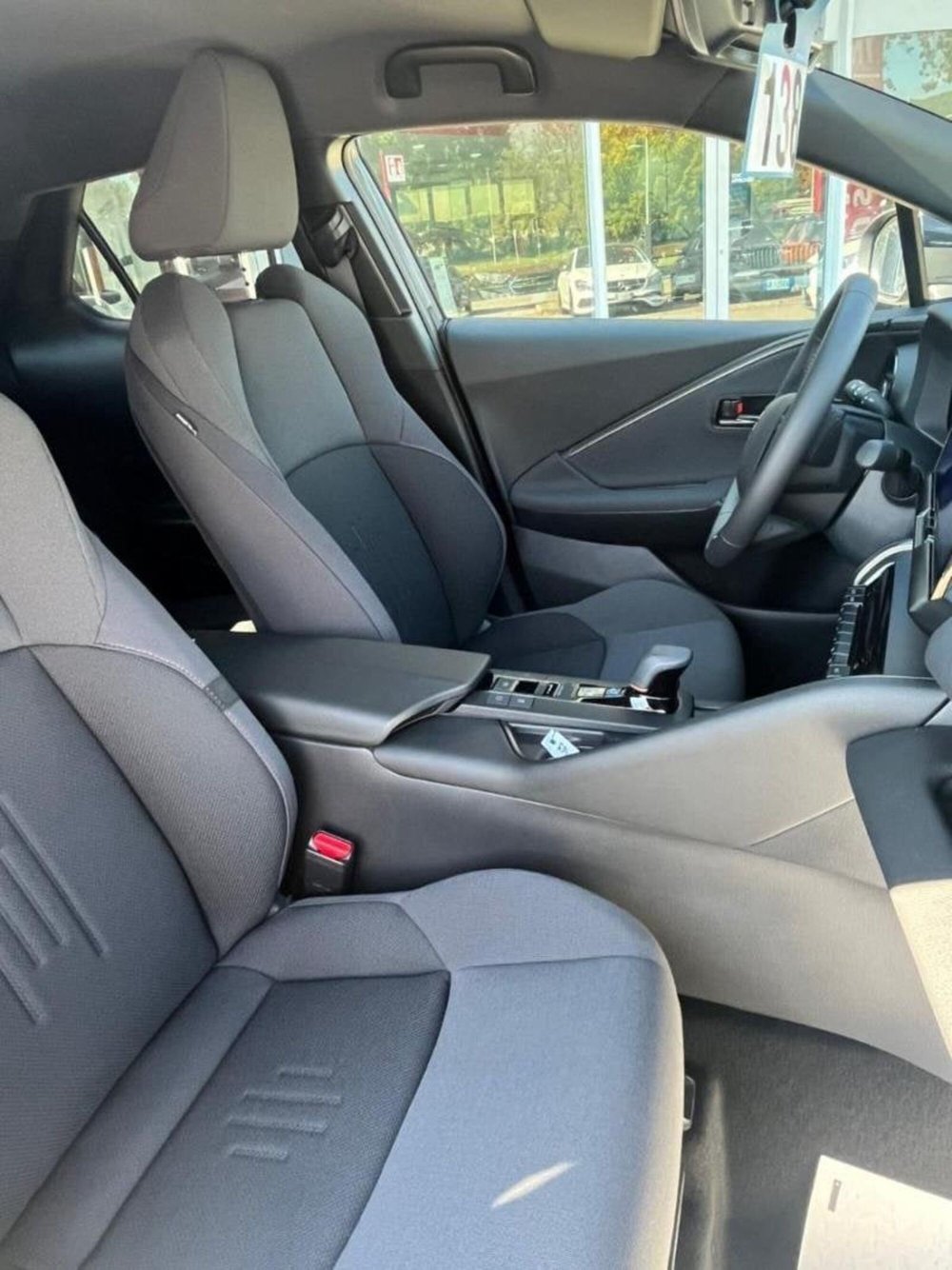 Toyota Toyota C-HR nuova a Perugia (5)