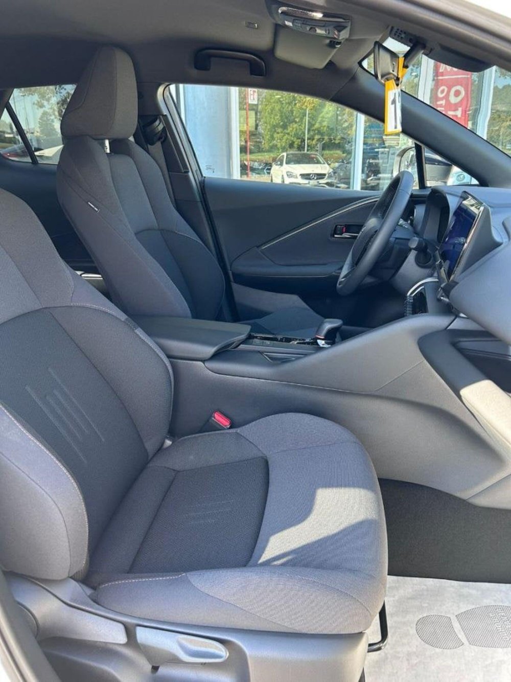 Toyota Toyota C-HR nuova a Perugia (4)