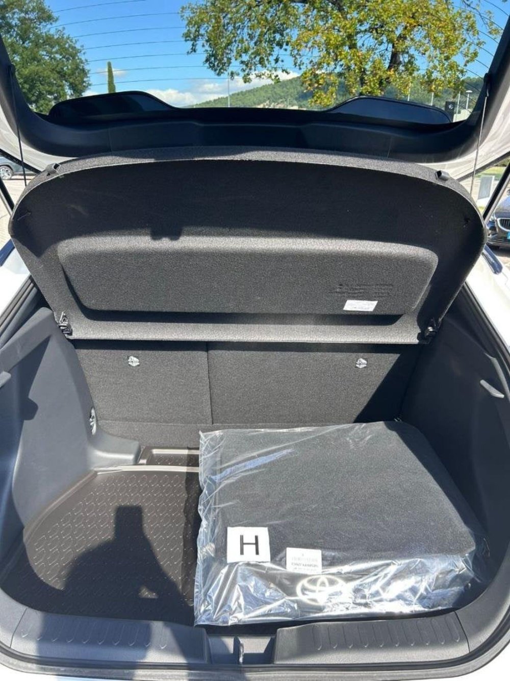 Toyota Toyota C-HR nuova a Perugia (8)