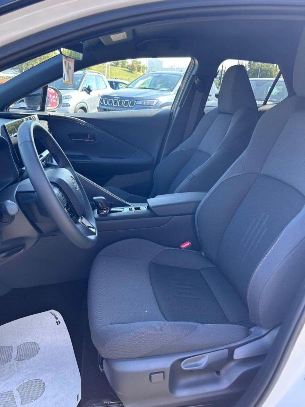 Toyota Toyota C-HR nuova a Perugia (9)
