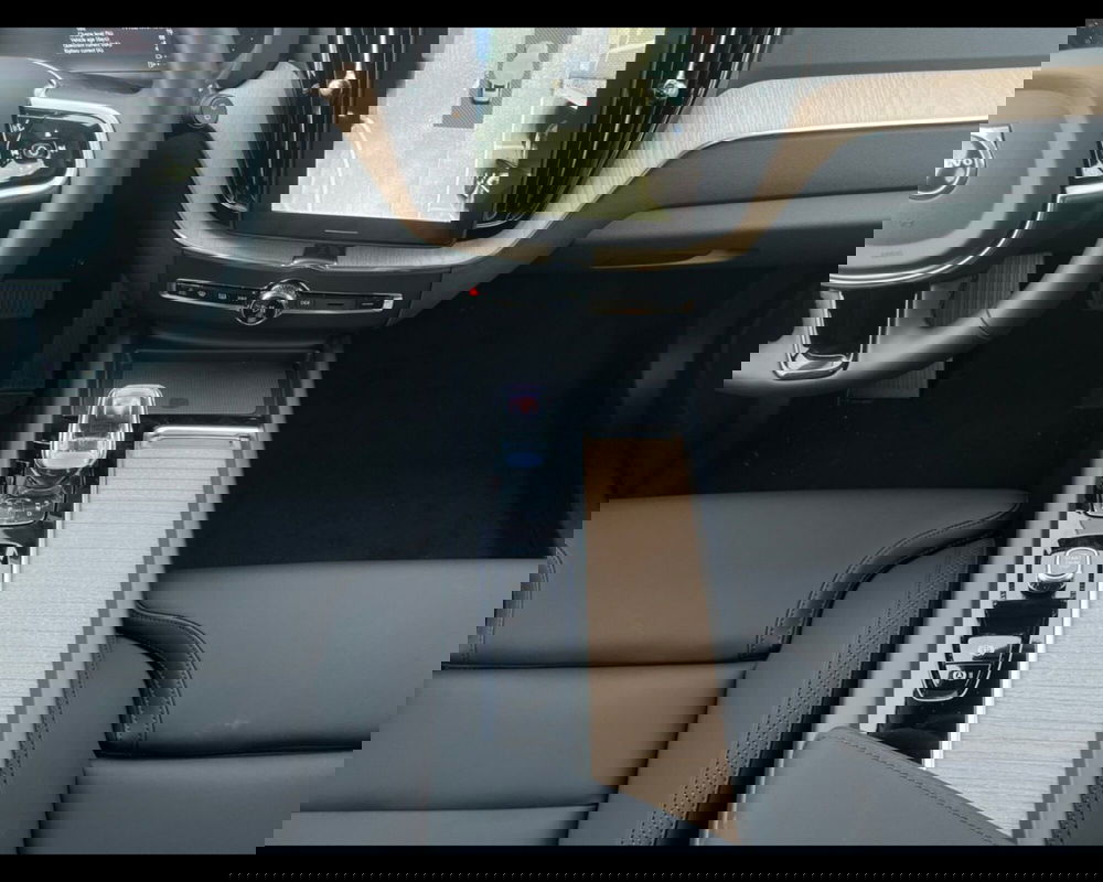 Volvo XC60 nuova a Bologna (14)