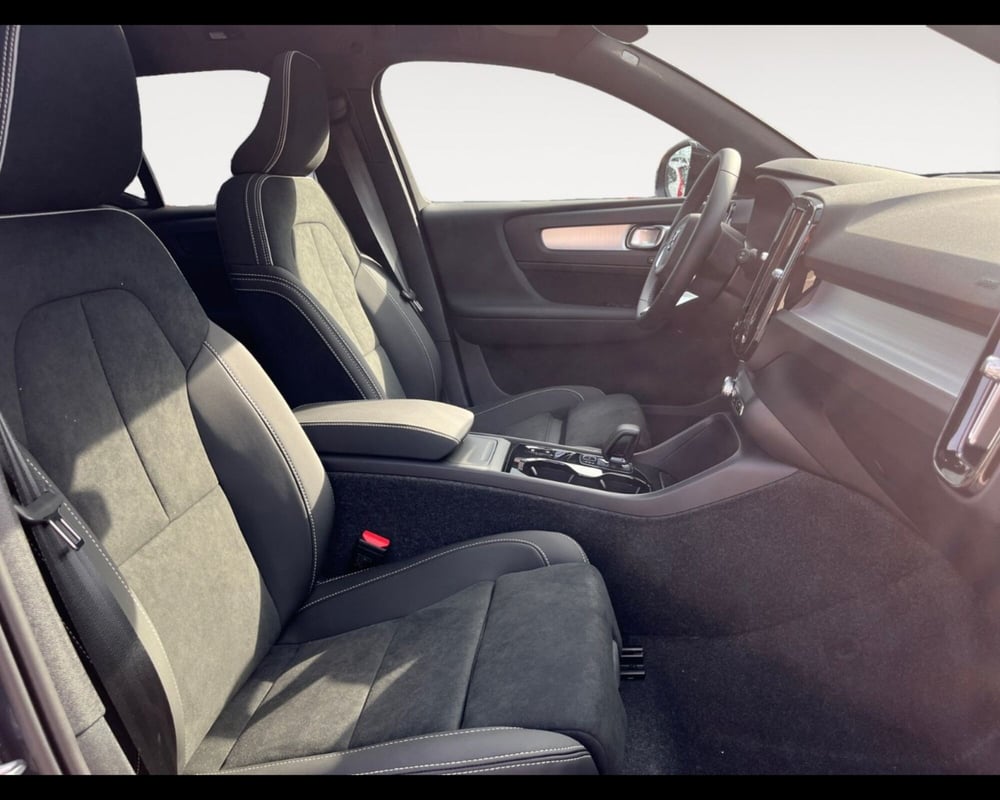 Volvo XC40 nuova a Ravenna (10)