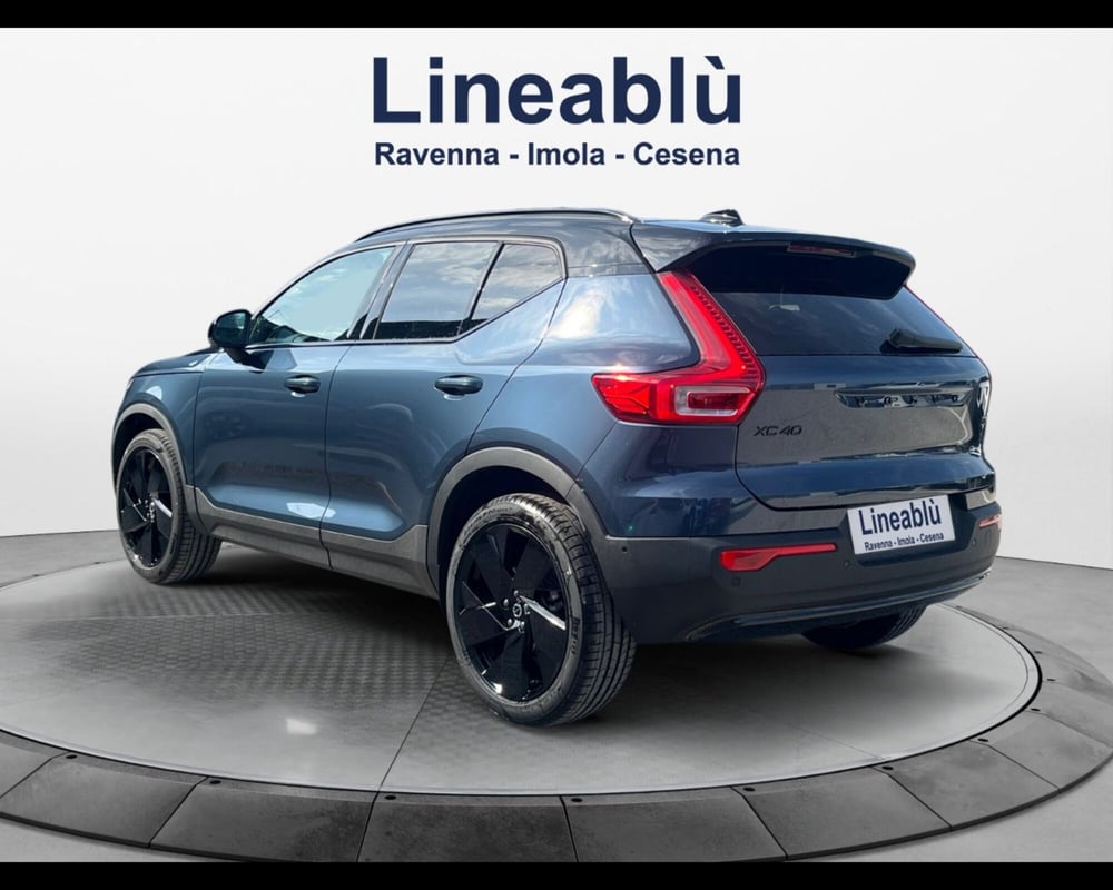 Volvo XC40 nuova a Ravenna (2)