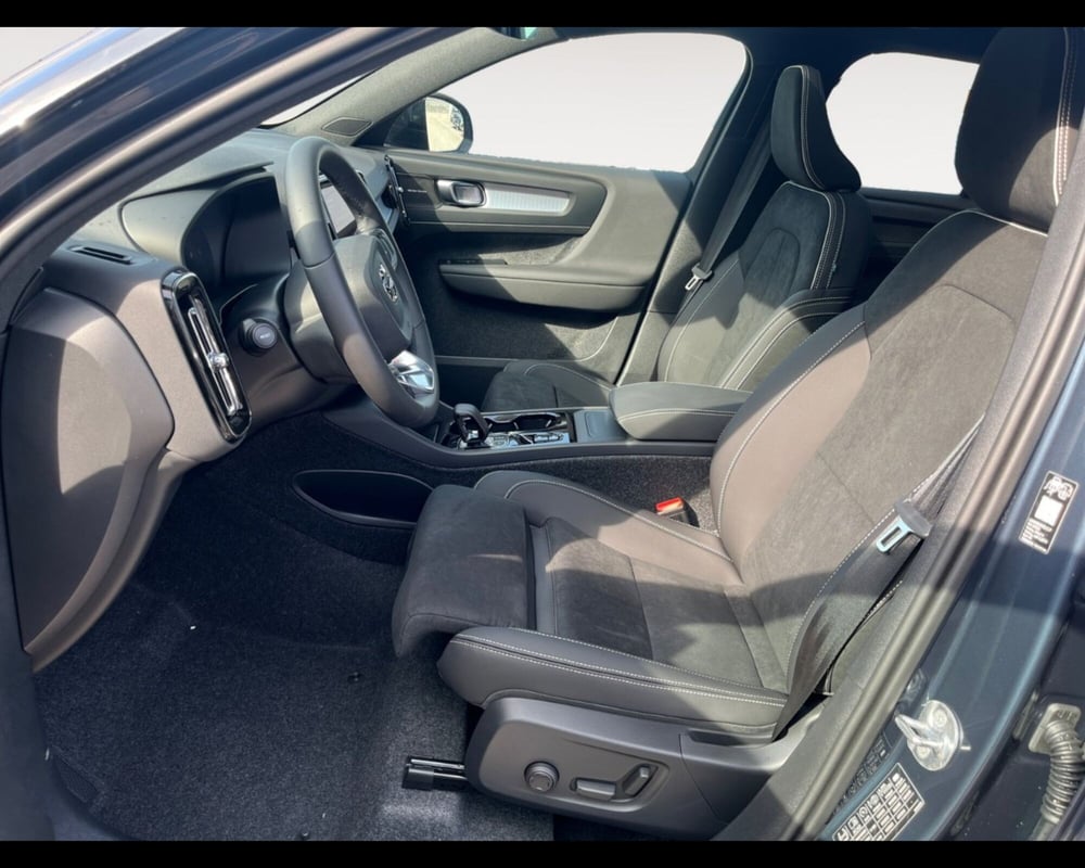 Volvo XC40 nuova a Ravenna (9)