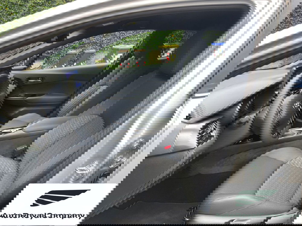 Toyota Toyota C-HR nuova a Roma (10)