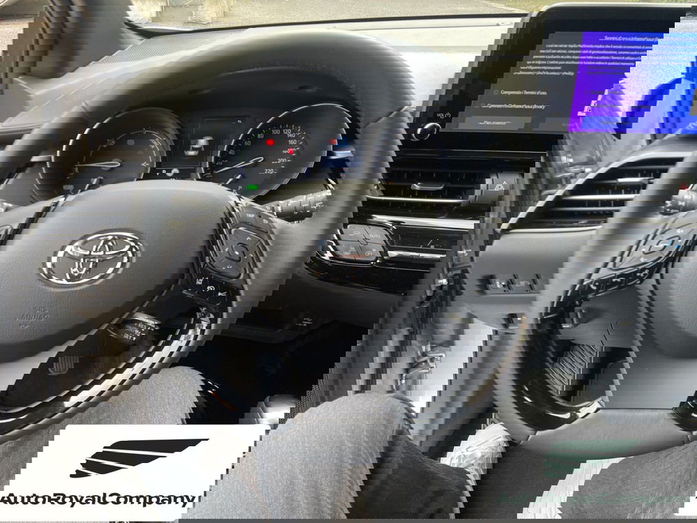 Toyota Toyota C-HR nuova a Roma (13)