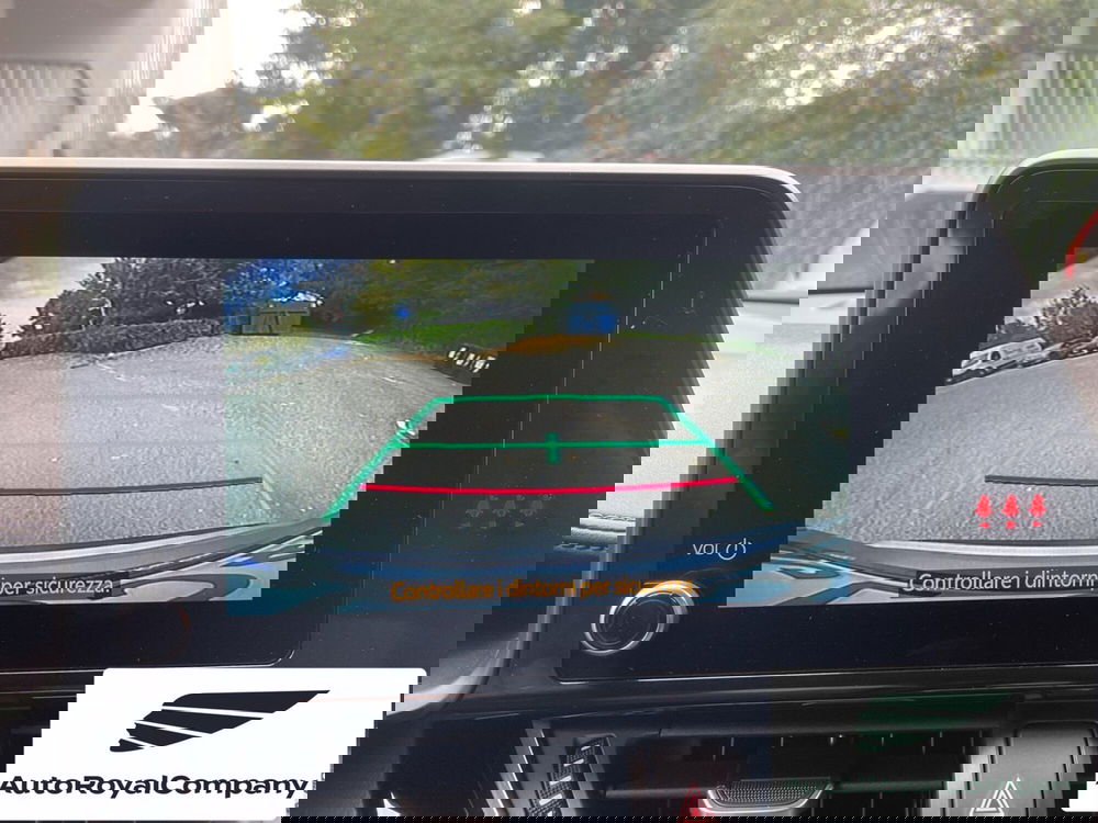 Toyota Toyota C-HR nuova a Roma (18)