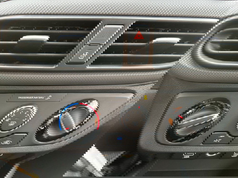 Hyundai i10 nuova a Roma (18)