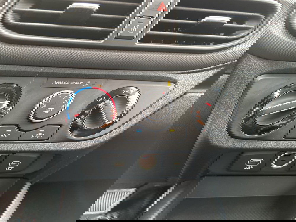 Hyundai i10 nuova a Roma (18)