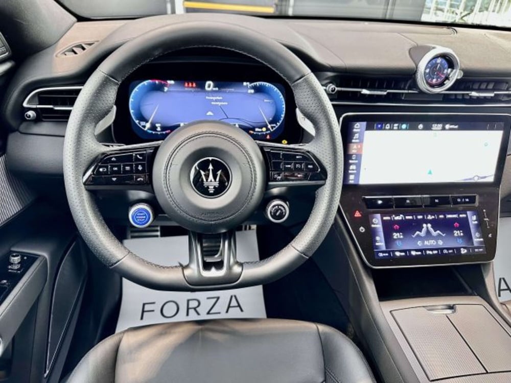 Maserati Grecale nuova a Torino (14)