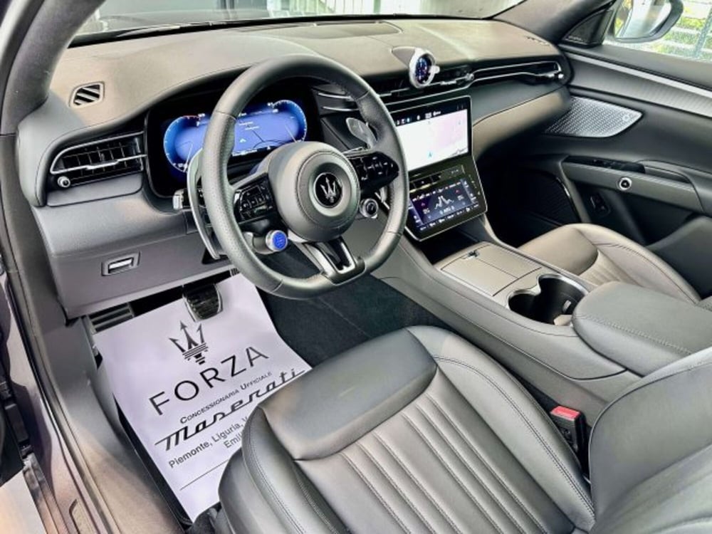 Maserati Grecale nuova a Torino (9)