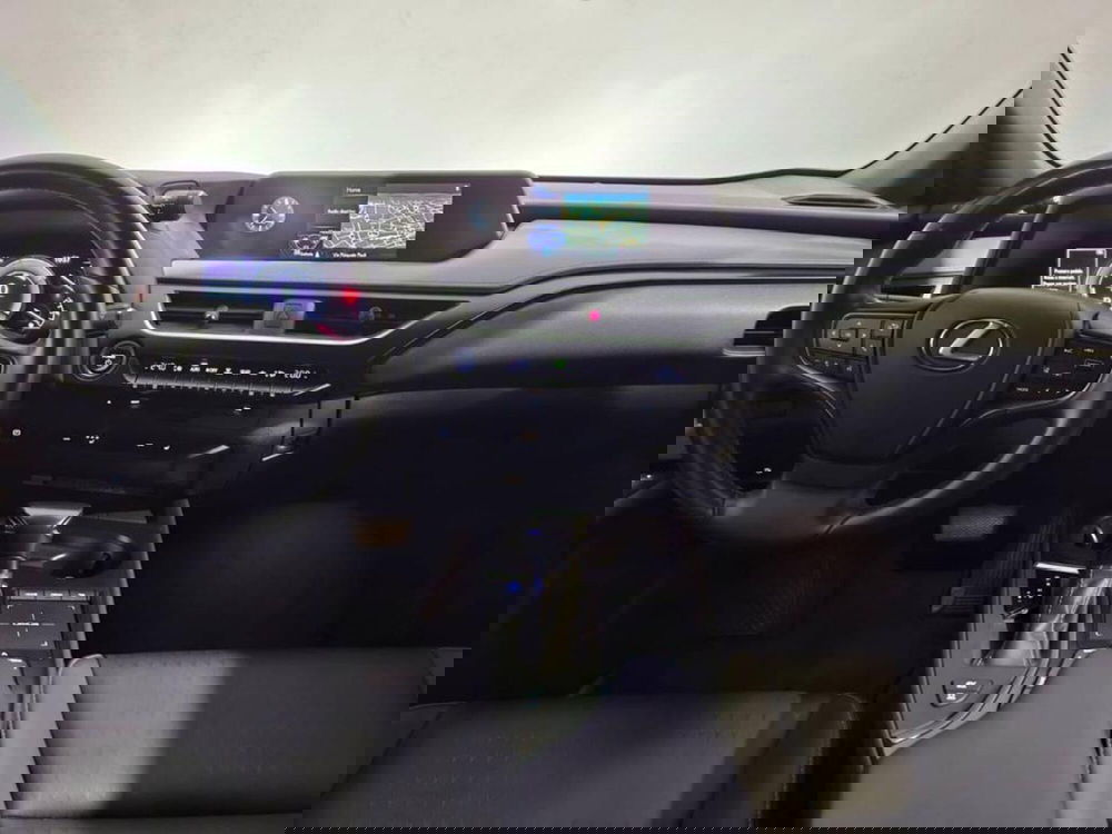 Lexus UX usata a Torino (14)