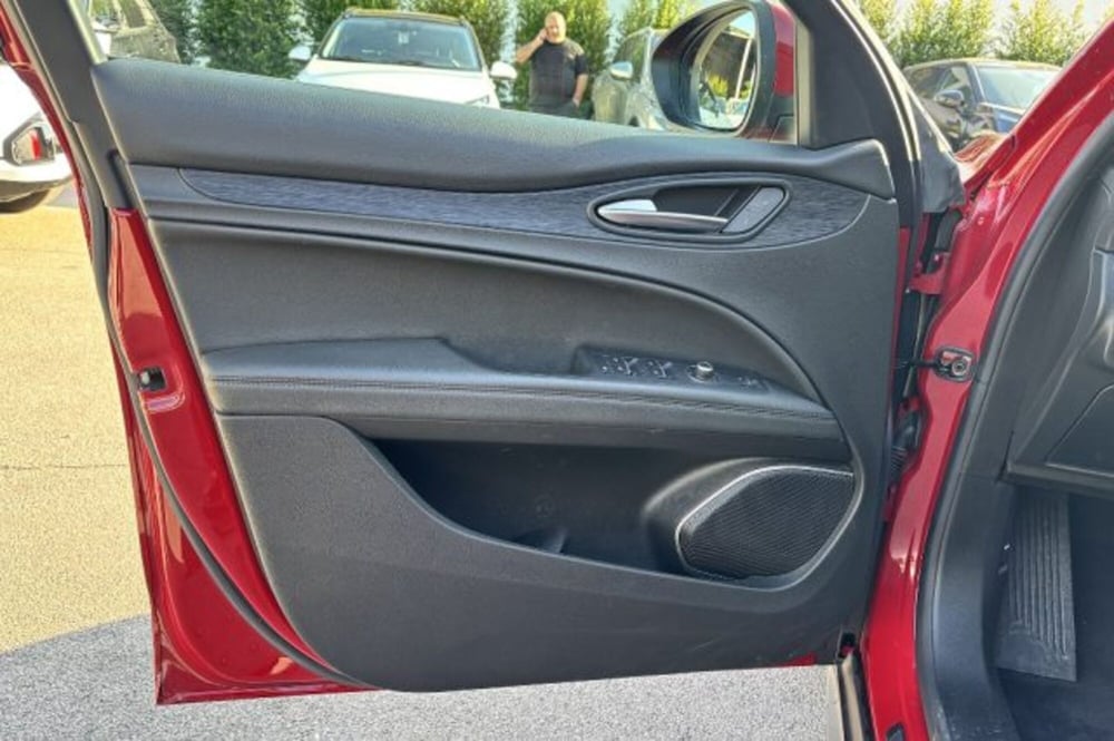 Alfa Romeo Stelvio usata a Latina (12)