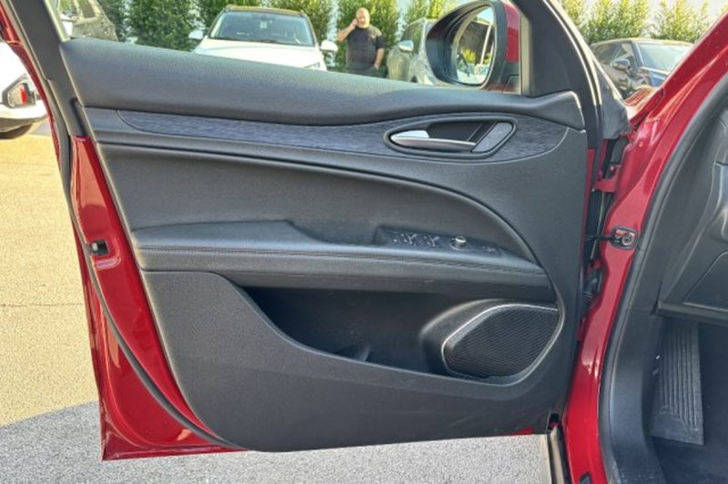 Alfa Romeo Stelvio usata a Latina (12)