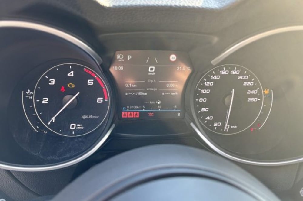 Alfa Romeo Stelvio usata a Latina (13)