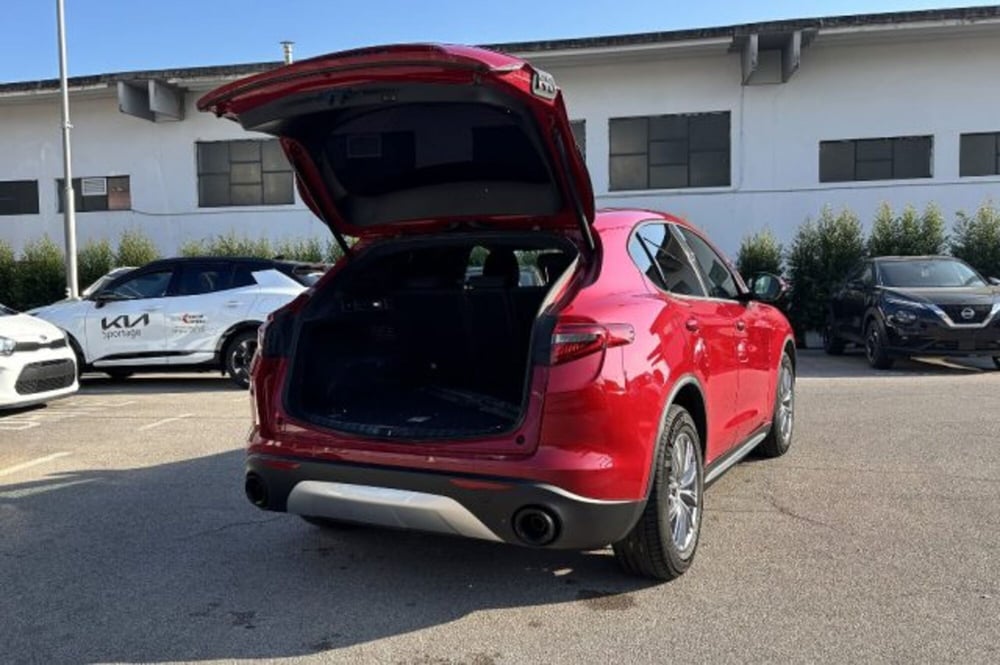 Alfa Romeo Stelvio usata a Latina (7)