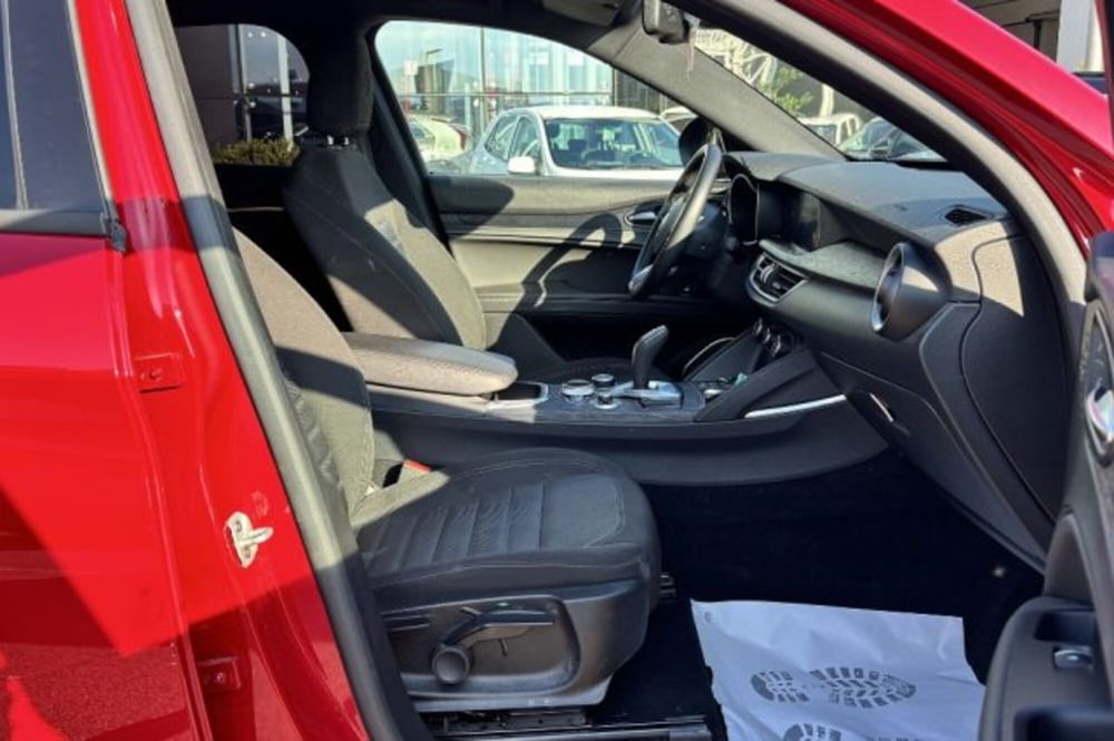 Alfa Romeo Stelvio usata a Latina (8)