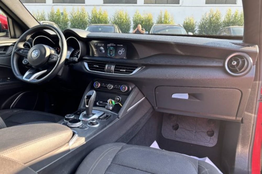 Alfa Romeo Stelvio usata a Latina (9)