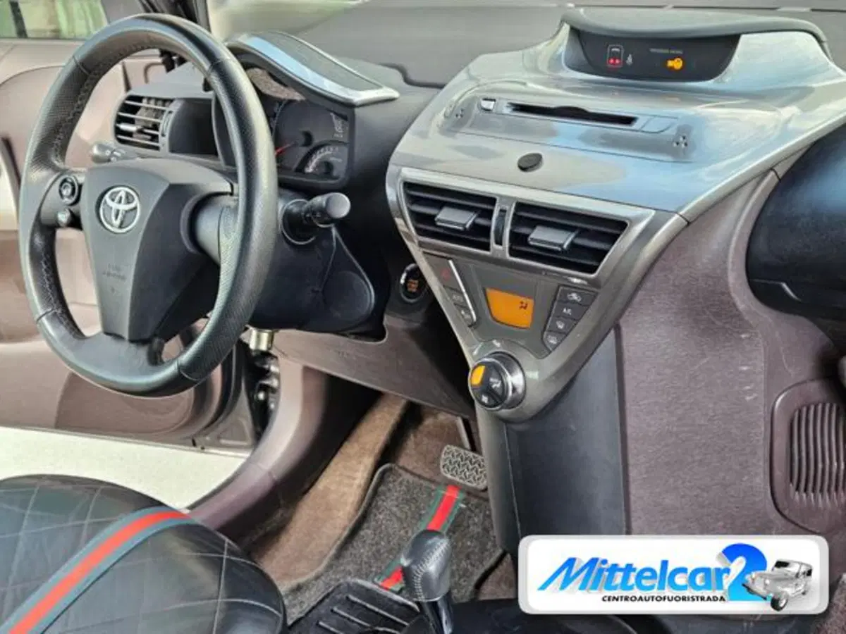 Toyota iQ usata a Udine (11)