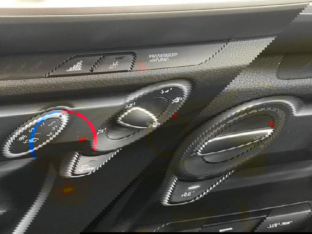 Kia Stonic usata a Como (17)