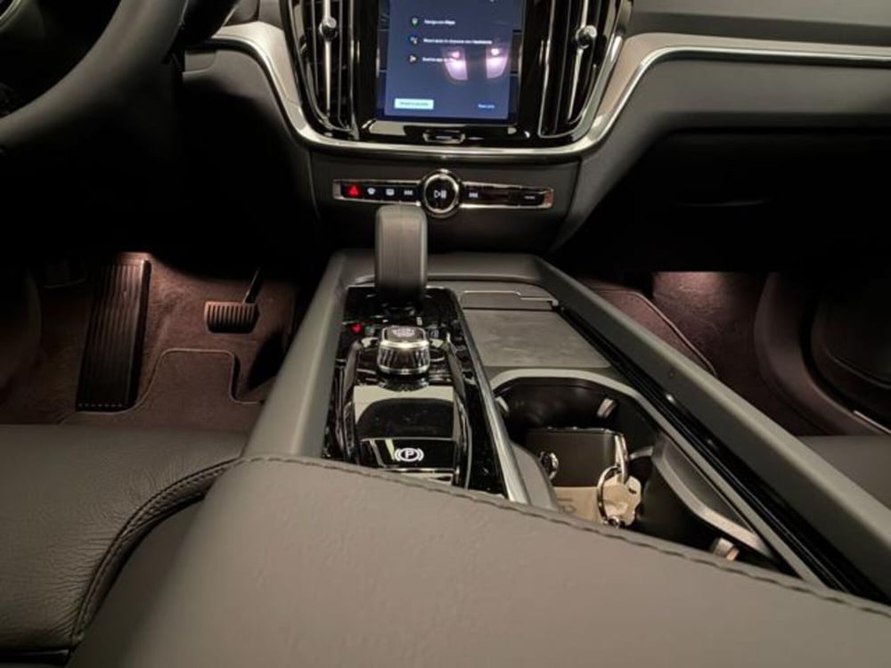 Volvo V60 Cross Country nuova a Como (10)