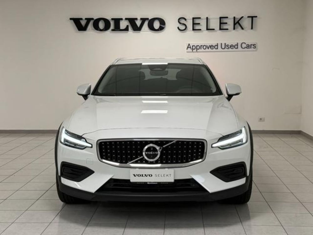 Volvo V60 Cross Country nuova a Como (3)