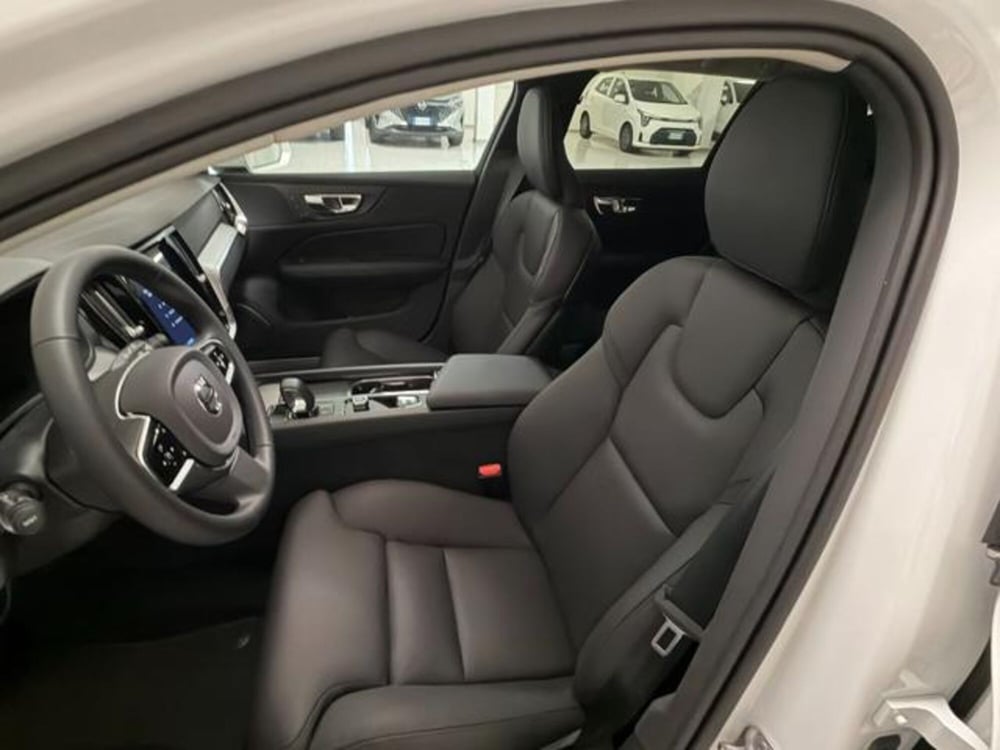 Volvo V60 Cross Country nuova a Como (5)