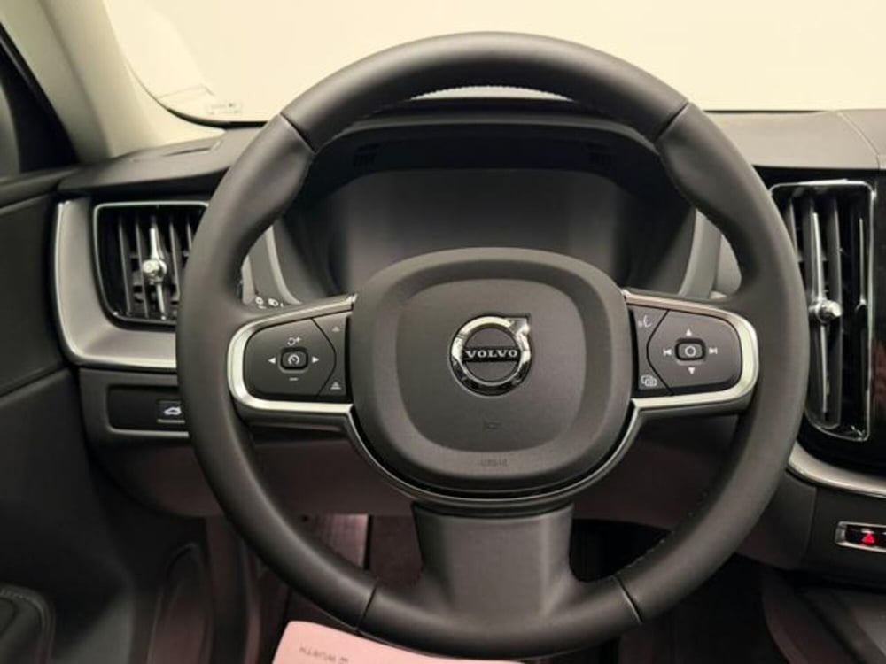 Volvo XC60 nuova a Como (10)
