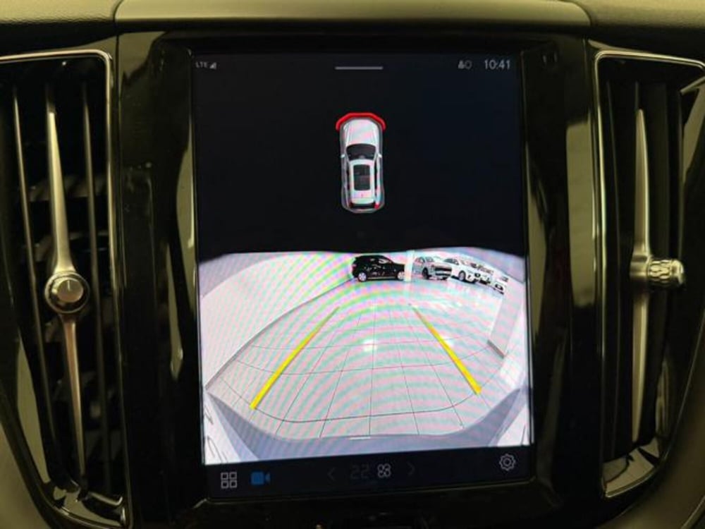 Volvo XC60 nuova a Como (13)