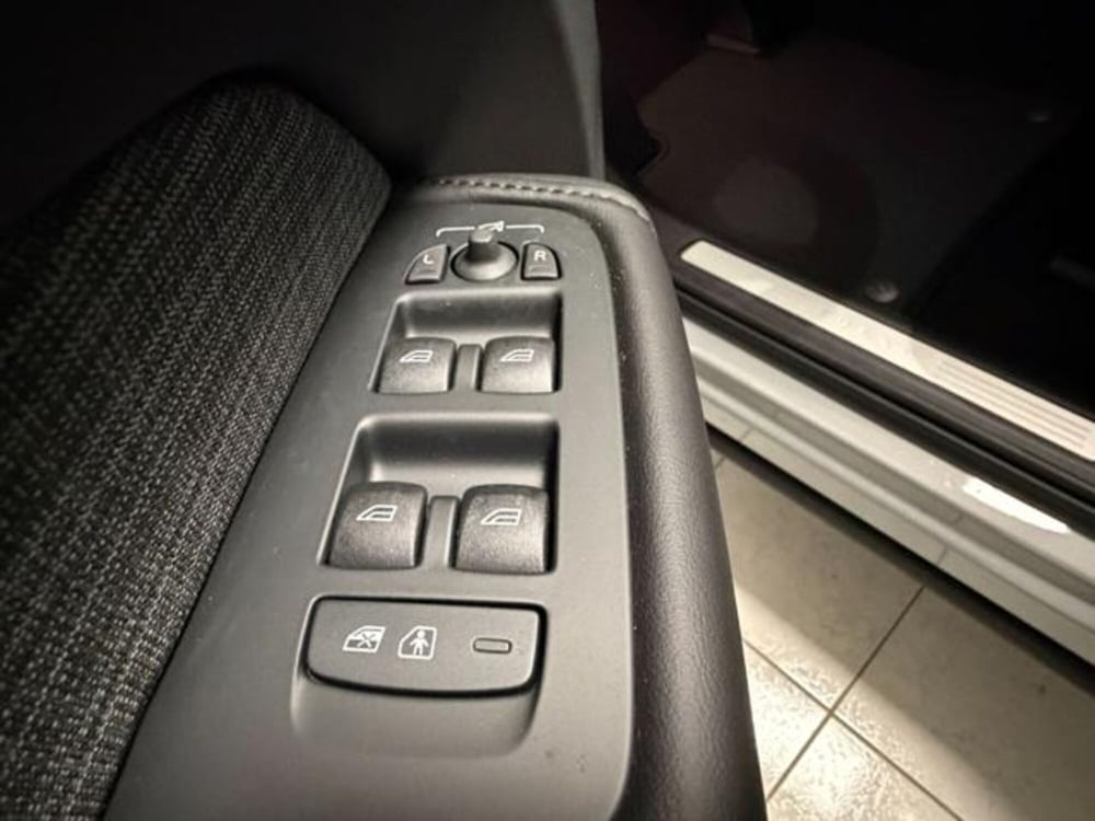 Volvo XC60 nuova a Como (17)
